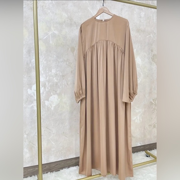 Ramadan Lantern Dress - Timeless Solid Modesty - Flowy Lantern Sleeves Maxi - Picture 1 of 10